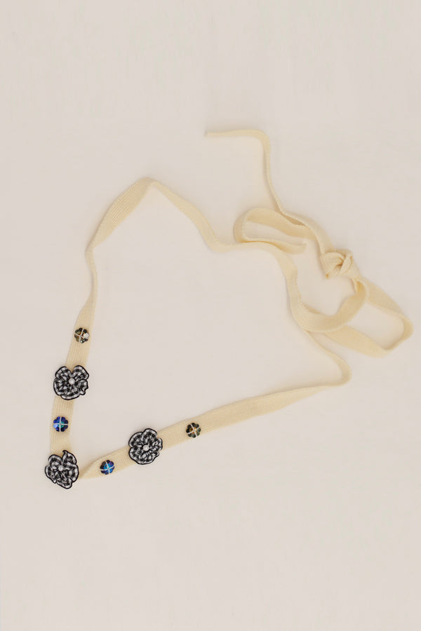YANYAN KNITS Cotton necklace with stone and charm YYK-YYW24-1851-NAIBAI-F Creamy white